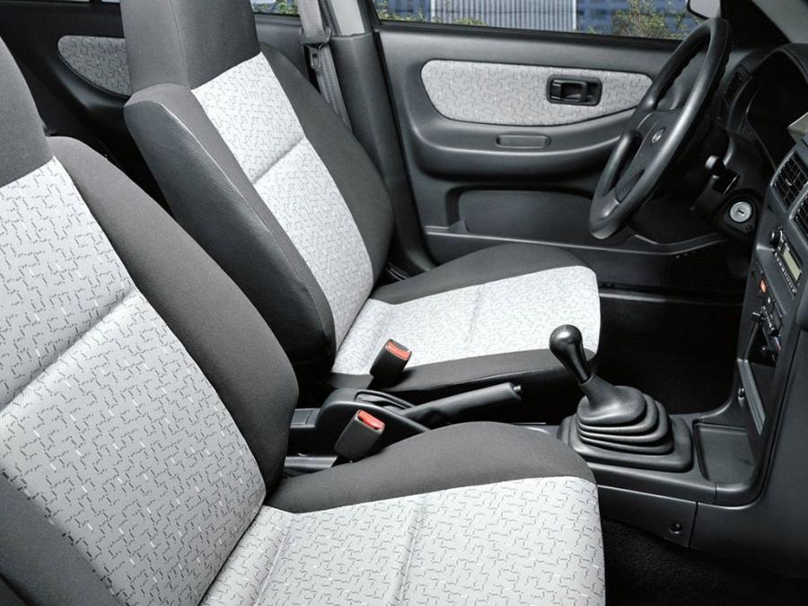  Nissan Tsuru 2004 года  (фото 7 из 12)